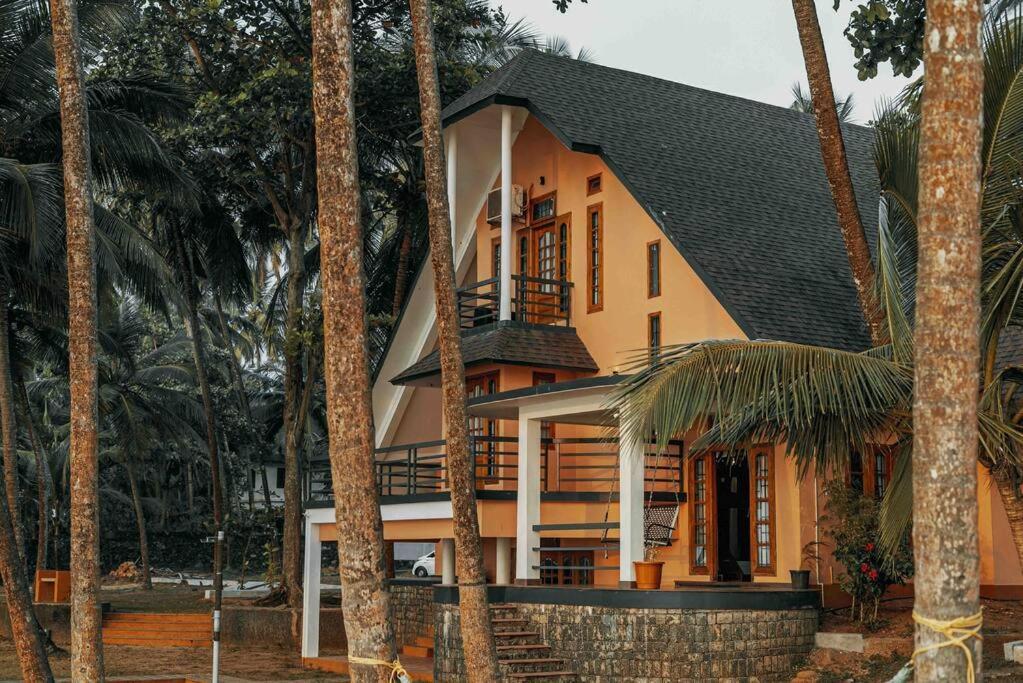 Baywatch By Grha - A Picturesque Beachfront Villa โคชิโคด ภายนอก รูปภาพ