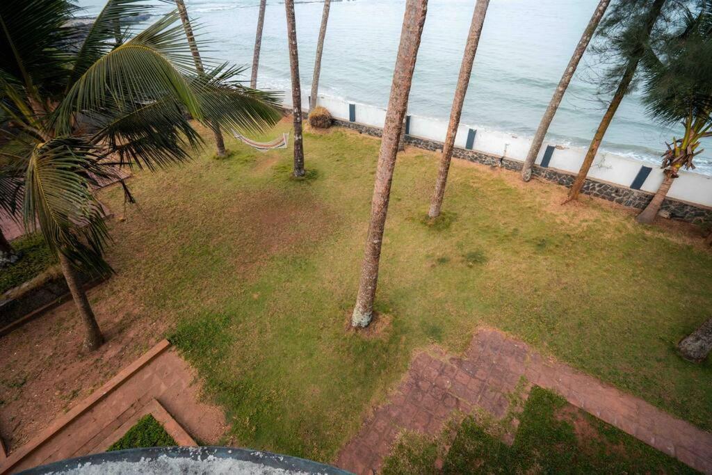 Baywatch By Grha - A Picturesque Beachfront Villa โคชิโคด ภายนอก รูปภาพ
