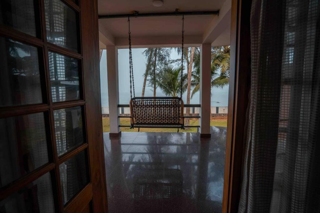 Baywatch By Grha - A Picturesque Beachfront Villa โคชิโคด ภายนอก รูปภาพ