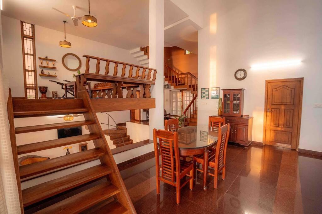 Baywatch By Grha - A Picturesque Beachfront Villa โคชิโคด ภายนอก รูปภาพ