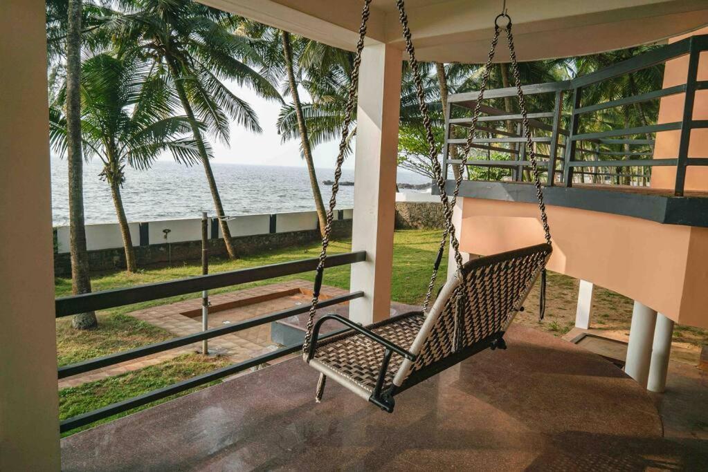 Baywatch By Grha - A Picturesque Beachfront Villa โคชิโคด ภายนอก รูปภาพ