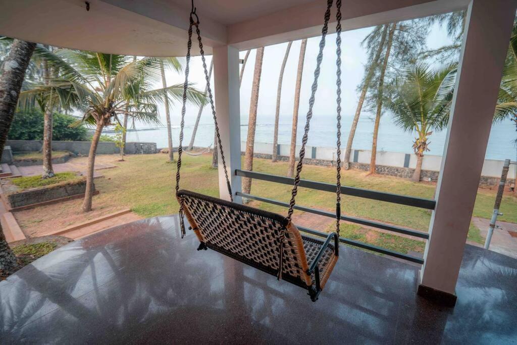 Baywatch By Grha - A Picturesque Beachfront Villa โคชิโคด ภายนอก รูปภาพ